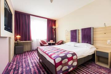 Фото номера Стандартный номер с кроватью размера &quot;queen-size&quot; Отель Galaxy Hotel г. Краков 6