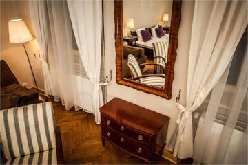 Фото номера Семейные апартаменты с 2 спальнями (6 взрослых) Апарт-отели City Center Rooms and Apartments Gołębia 8 г. Краков 2