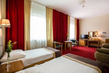 Фото номера Трехместный номер Отель Hotel Orient г. Краков 3