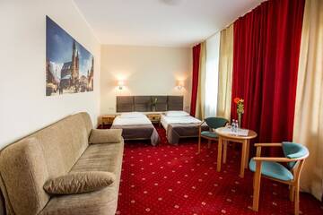 Фото номера Трехместный номер Отель Hotel Orient г. Краков 5