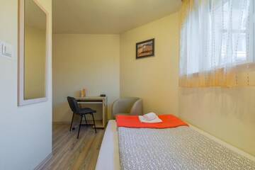 Фото номера Одноместный номер с ванной комнатой Апартаменты Euro-Room Rooms &amp; Apartments г. Краков 3