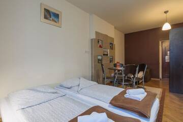 Фото номера Номер-студио (5 взрослых) Апартаменты Euro-Room Rooms &amp; Apartments г. Краков 5