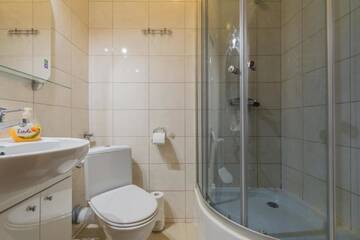 Фото номера Номер-студио (5 взрослых) Апартаменты Euro-Room Rooms &amp; Apartments г. Краков 2