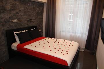 Фото номера Номер с кроватью размера «queen-size» Апарт-отели Komorowski Luxury Guest Rooms г. Краков 9
