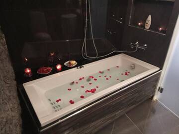 Фото номера Номер с кроватью размера «queen-size» Апарт-отели Komorowski Luxury Guest Rooms г. Краков 14