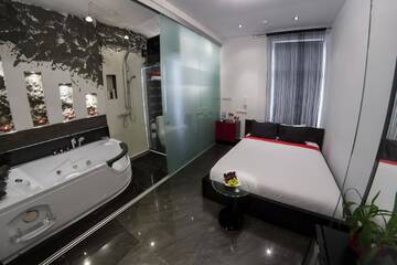 Фото номера Роскошный номер с кроватью размера «king-size» Апарт-отели Komorowski Luxury Guest Rooms г. Краков 14