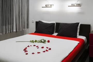 Фото номера Роскошный номер с кроватью размера «king-size» Апарт-отели Komorowski Luxury Guest Rooms г. Краков 24