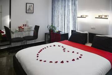Фото номера Роскошный номер с кроватью размера «king-size» Апарт-отели Komorowski Luxury Guest Rooms г. Краков 26