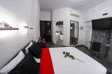 Фото номера Роскошный номер с кроватью размера «king-size» Апарт-отели Komorowski Luxury Guest Rooms г. Краков 8