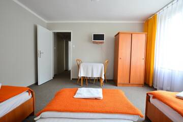 Фото номера Апартаменты с 2 спальнями (для 6 взрослых) Отель Hotel Felix г. Краков 3