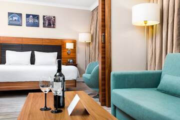 Фото номера Полулюкс Отель Hilton Garden Inn Krakow г. Краков 4