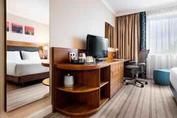 Фото номера Номер с кроватью размера «king-size» Отель Hilton Garden Inn Krakow г. Краков 3