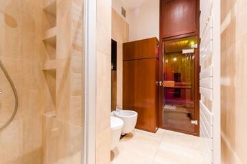 Фото номера Роскошные апартаменты с 3 спальнями и фонтаном - 1 Odona Bujwida Street Апартаменты Krakowhomes г. Краков 13
