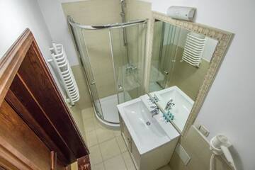 Фото номера Трехместный номер Апарт-отели Aparthotel Pergamin г. Краков 3