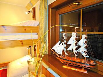 Фото номера Каюта на корабле с ванной комнатой Хостелы Boat-Hostel "Marta" г. Краков 13