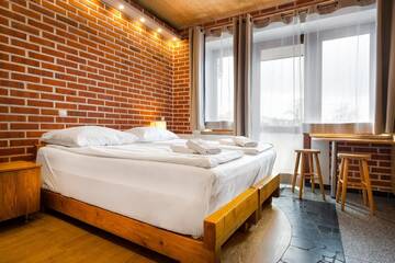 Фото номера Улучшенный номер-студио с балконом Апартаменты Krowoderska Apartments г. Краков 5