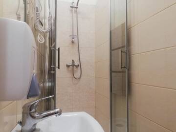 Фото номера Двухместный номер с 2 отдельными кроватями Хостелы Lorf Hostel&amp;Coffee г. Краков 4