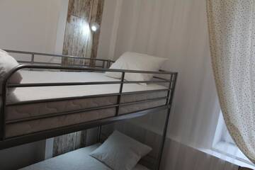 Фото номера Двухместный номер с 2 отдельными кроватями Хостелы Lorf Hostel&amp;Coffee г. Краков 2