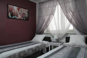 Фото номера Двухместный номер с 2 отдельными кроватями Хостелы Lorf Hostel&amp;Coffee г. Краков 2