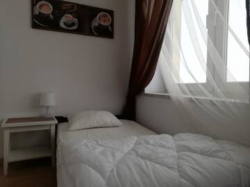 Фото номера Двухместный номер с 2 отдельными кроватями Хостелы Lorf Hostel&amp;Coffee г. Краков 3