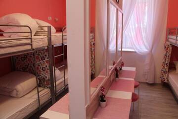Фото номера Односпальная кровать в общем номере для женщин Хостелы Lorf Hostel&amp;Coffee г. Краков 3