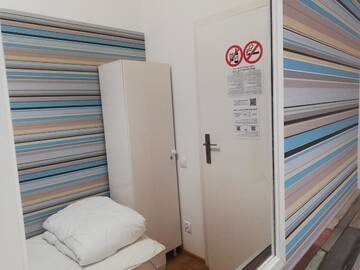 Фото номера Одноместный номер Хостелы Lorf Hostel&amp;Coffee г. Краков 4