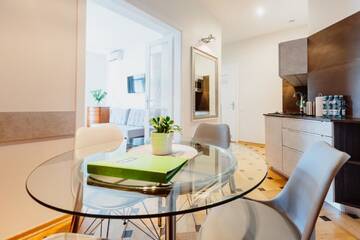 Фото номера Семейные апартаменты с 2 спальнями (6 взрослых) Апарт-отели 4Seasons﻿ Apartments Cracow г. Краков 3