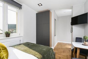 Фото номера Двухместный номер эконом-класса с 1 кроватью Апарт-отели Venetian House Market Square Aparthotel г. Краков 4