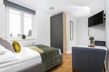 Фото номера Двухместный номер эконом-класса с 1 кроватью Апарт-отели Venetian House Market Square Aparthotel г. Краков 5