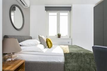Фото номера Двухместный номер эконом-класса с 1 кроватью Апарт-отели Venetian House Market Square Aparthotel г. Краков 3
