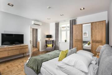 Фото номера Люкс с 1 спальней Апарт-отели Venetian House Market Square Aparthotel г. Краков 2