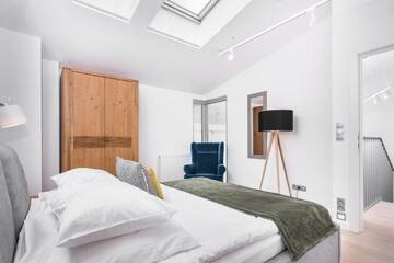 Фото номера Двухуровневый семейный люкс Апарт-отели Venetian House Market Square Aparthotel г. Краков 3