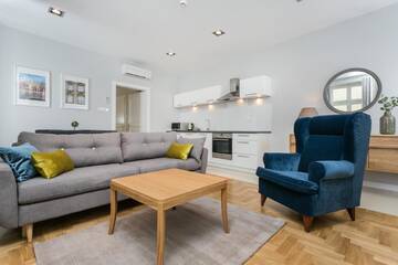 Фото номера Семейный люкс Апарт-отели Venetian House Market Square Aparthotel г. Краков 2