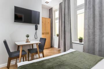 Фото номера Двухместный номер с 1 кроватью Апарт-отели Venetian House Market Square Aparthotel г. Краков 3
