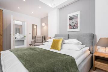 Фото номера Двухуровневый семейный люкс Апарт-отели Venetian House Market Square Aparthotel г. Краков 5