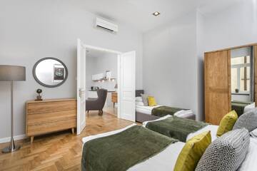 Фото номера Семейный люкс Апарт-отели Venetian House Market Square Aparthotel г. Краков 6