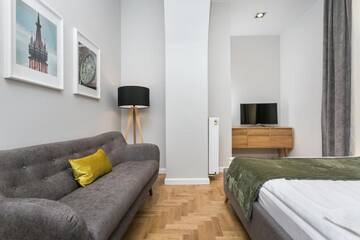 Фото номера Улучшенный двухместный номер с 1 кроватью Апарт-отели Venetian House Market Square Aparthotel г. Краков 4