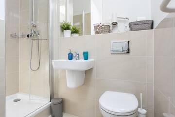 Фото номера Улучшенный двухместный номер с 1 кроватью Апарт-отели Venetian House Market Square Aparthotel г. Краков 8