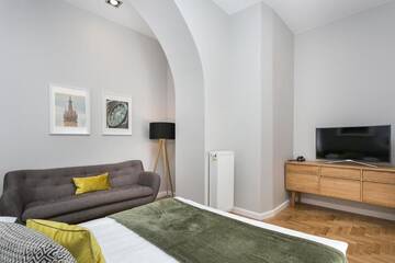 Фото номера Улучшенный двухместный номер с 1 кроватью Апарт-отели Venetian House Market Square Aparthotel г. Краков 3