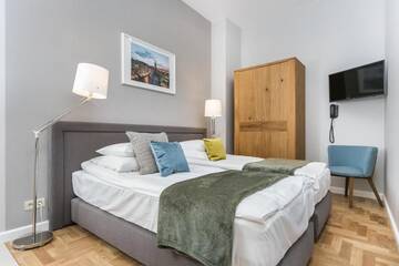 Фото номера Двухместный номер с 2 отдельными кроватями Апарт-отели Venetian House Market Square Aparthotel г. Краков 2