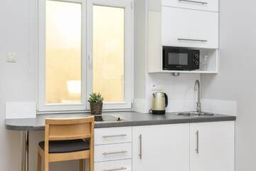 Фото номера Двухместный номер с 2 отдельными кроватями Апарт-отели Venetian House Market Square Aparthotel г. Краков 7