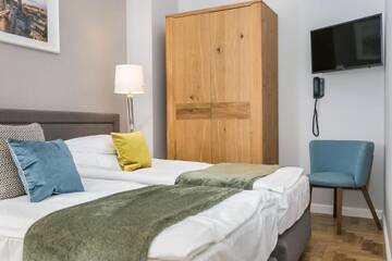 Фото номера Двухместный номер с 2 отдельными кроватями Апарт-отели Venetian House Market Square Aparthotel г. Краков 3