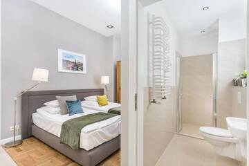 Фото номера Двухместный номер с 2 отдельными кроватями Апарт-отели Venetian House Market Square Aparthotel г. Краков 4