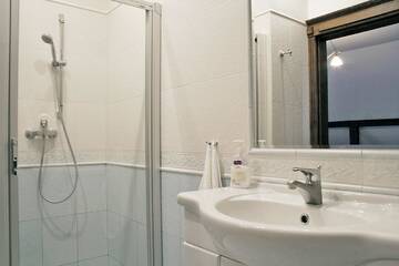 Фото номера Четырехместный номер Отели типа «постель и завтрак» Sofia Bed &amp; Breakfast г. Краков 5