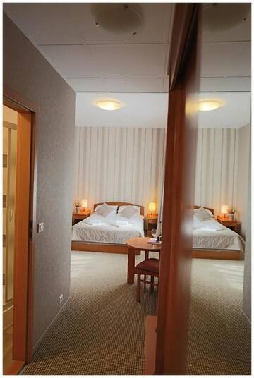 Фото номера Двухместный номер с 2 отдельными кроватями Отель Hotel Polonez г. Краков 5