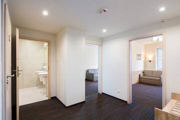 Фото номера Семейный люкс (для 2 взрослых и 2 детей) Отель Automobil Hotel г. Краков 5
