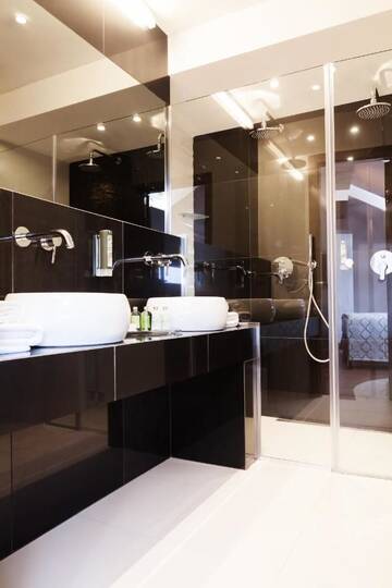 Фото номера Суперлюкс с гидромассажной ванной Отель Metropolis Design Hotel г. Краков 3