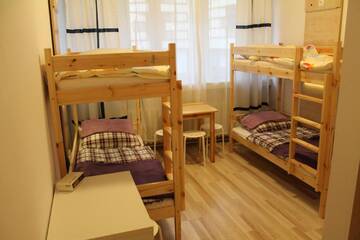 Фото номера Четырехместный номер с собственной ванной комнатой Хостелы Hostel Kubik г. Краков 4