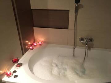 Фото номера Апартаменты-студио с гидромассажной ванной Апартаменты Cracovia Apartments г. Краков 19