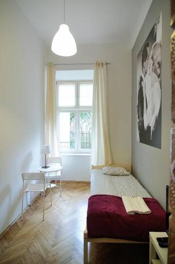 Фото номера Апартаменты с 2 спальнями (для 5 взрослых) Хостелы Hollywood Hostel г. Краков 3